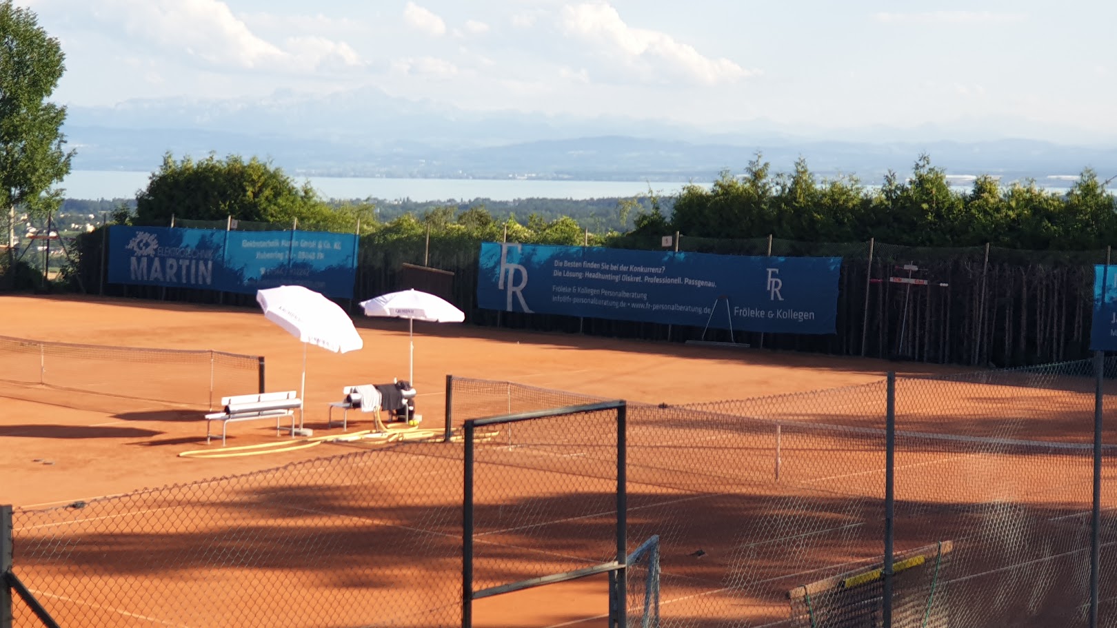 Sandplätze mit Bodensee und Alpen